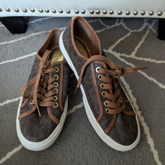 Michael Kors Logo Signature Monogram Sneaker - Picture 1 of 16